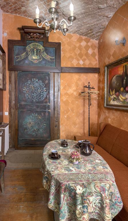 Art & House Appartamento Leopoli Esterno foto